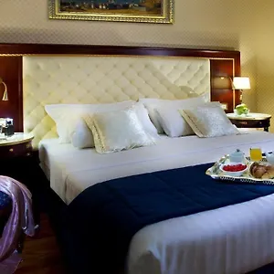 **** Otel Mondial İtalya