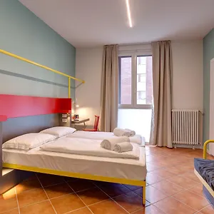  Hostel Meininger Garibaldi İtalya